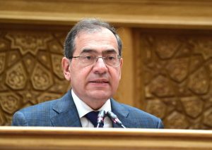 المهندس طارق الملا رئيس لجنة الطاقة أثناء إقرار الاتفاقيتين 
