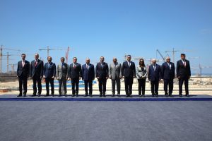 صورة جماعية لقيادات الدولة المصرية مع مسؤولي روساتوم الروسية