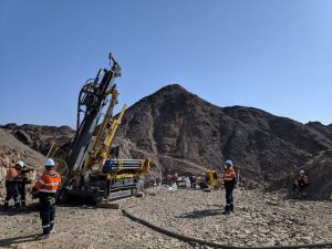 صورة تظهر البحث والاستكشاف عن المعادن 