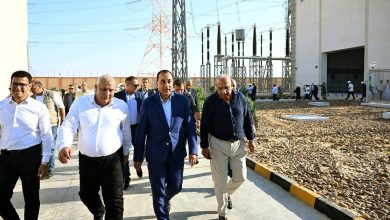 رئيس الوزراء الدكتور مصطفي مدبولي والدكتور محمود عمصت وزير الكهرباء يتفقدان محطة محولات شرق مطروح