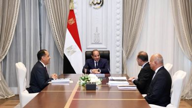 الرئيس عبد الفتاح السيسي رئيس الجمهورية خلال اجتماعه مع الدكتور مصطفي مدبولي رئيس الوزراء وأحمد كجوك وزير المالية