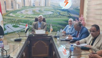 المهندس خالد الغمري رئيس شركة جنوب الدلتا لتوزيع الكهرباء اثناء اللقاء