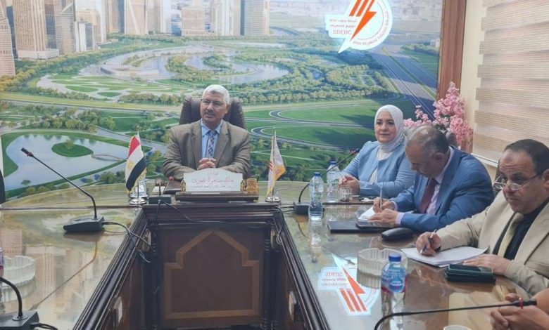 المهندس خالد الغمري رئيس شركة جنوب الدلتا لتوزيع الكهرباء اثناء اللقاء