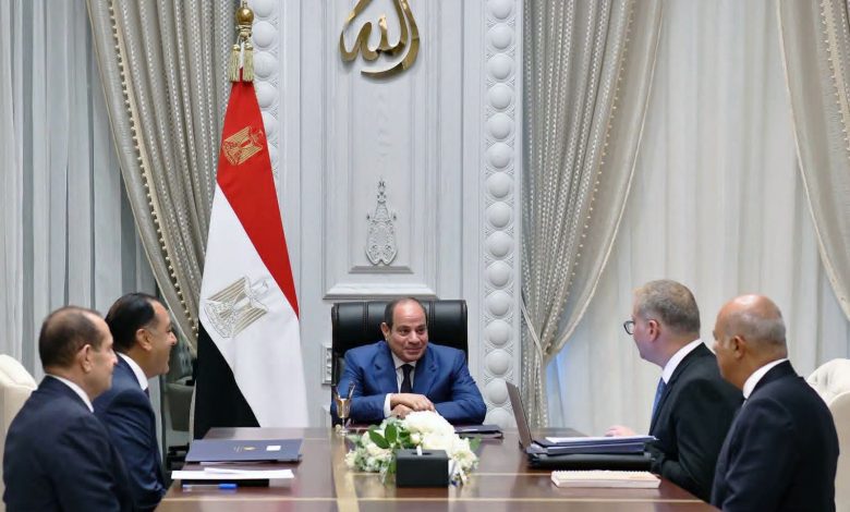 الرئيس السيسي خلال اجتماعه مع رئيس الوزراء وزير البترول