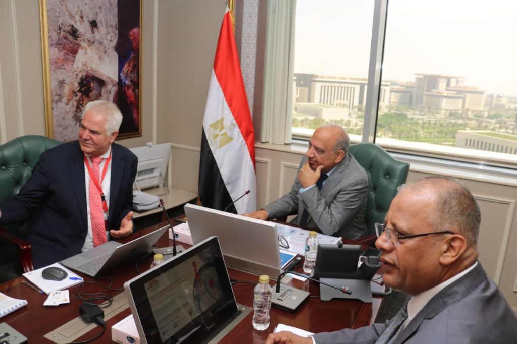 وزير الكهرباء خلال لقائه مع وفد تحالف «رينيرجي جروب»