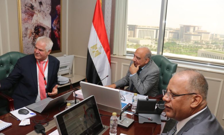 وزير الكهرباء خلال لقائه مع وفد تحالف «رينيرجي جروب»