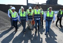 وزير الصناعة المهندس خالد هاشم أثناء تفقده مصنع إنتاج السبائك بشركة سيناء للمنجنيز
