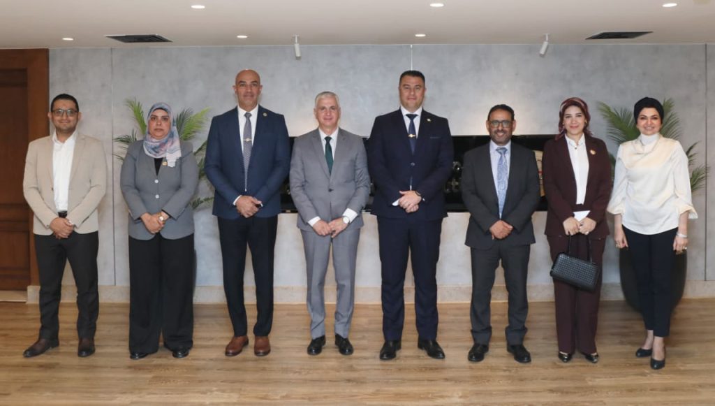 وفد مركز معلومات مجلس الوزراء أثناء زيارته لهيئة المحطات النووية 