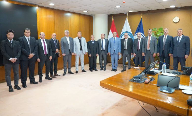 المهندس صلاح عبد الكريم رئيس هيئة البترول خلال اعتماد عدد من الجمعيات العمومية