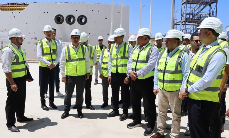 وزير العمل ومحافظ مطروح يتفقدان مشروع المحطة النووية بالضبعة