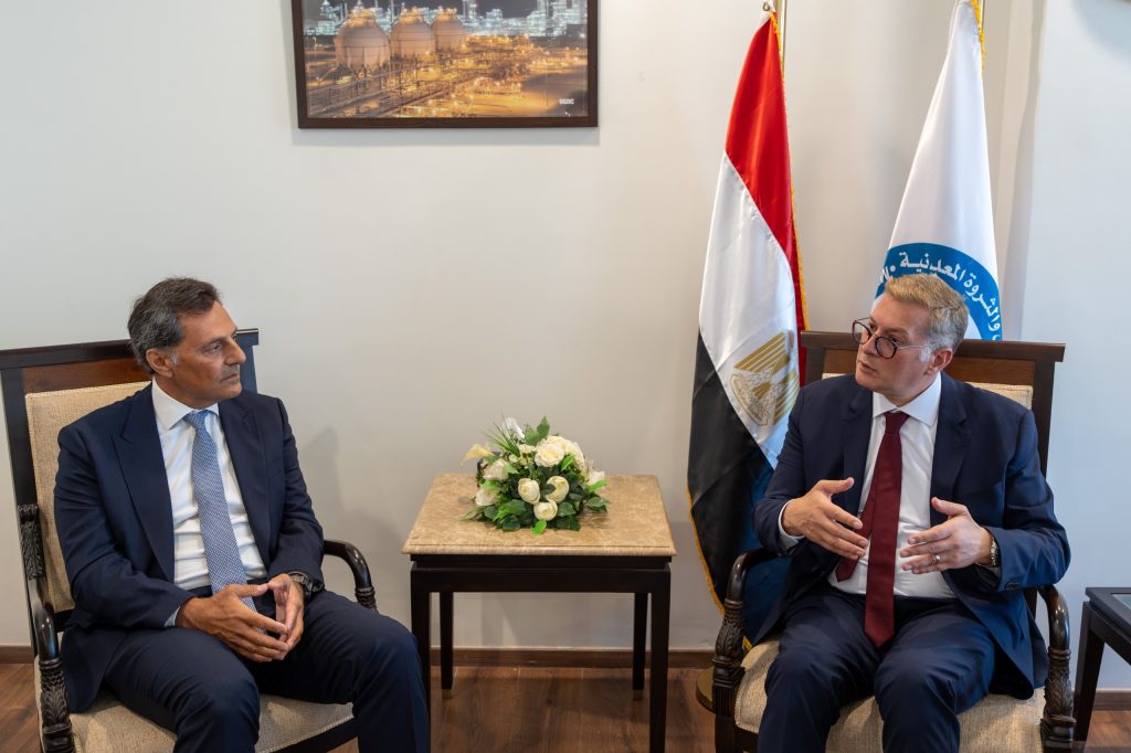 وزير البترول أثناء مباحثاته مع رئيس «إنرجين» اليونانية