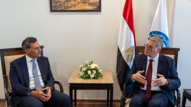 وزير البترول أثناء مباحثاته مع رئيس «إنرجين» اليونانية