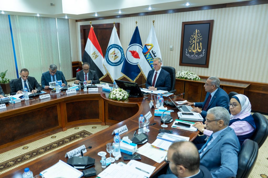 وزير البترول والثروة المعدنية أثناء الجمعية العمومية لشركة "أنربك"