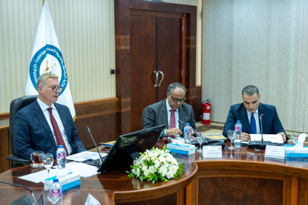 المهندس رشاد نظيم رئيس شركة النصر للبترول خلال الجمعية العامة بحضور وزير البترول ورئيس الهيئة 