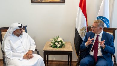 وزير البترول أثناء لقائه مع رئيس أدنوك الإماراتية للحفر