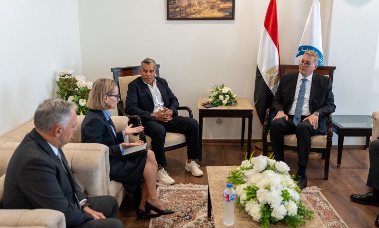 وزير البترول أثناء مباحثاته مع وفد شركة «فيلوكس» الأسترالية