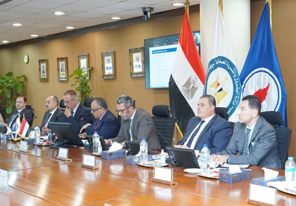 المهندس صلاح عبد الكريم رئيس هيئة البترول أثناء اعتماد نتائج أعمال "جنوب الضبعة" و"بترونفرتيتي" 