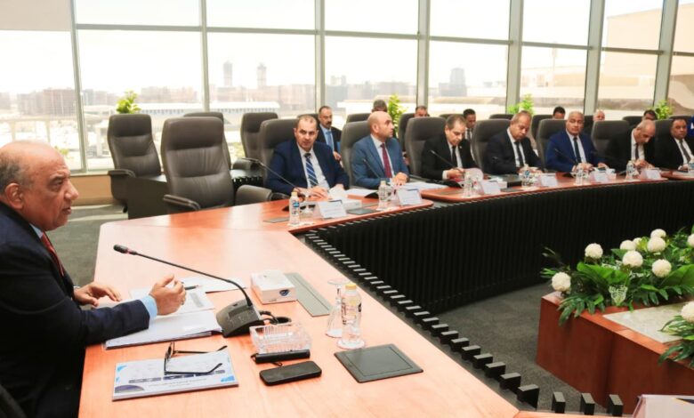 وزير الكهرباء يبحث مع رؤساء شركات التوزيع توجيهات الرئيس السيسي