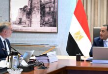 رئيس الوزراء خلال اجتماعه مع وزير البترول والثروة المعدنية