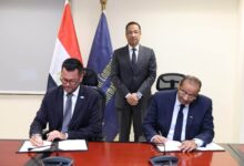 وزير الاتصالات يشهد التوقيع بين الشركة المصرية للاتصالات، وبايرون سكاڤتيروس،اليونانية