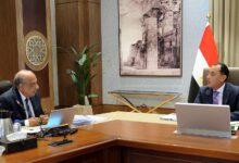 رئيس الوزراء يتابع مع وزير الكهرباء خطط للتوسع في الطاقة المتجددة