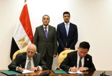 رئيس الوزراء يشهد توقيع عقد إنشاء أول مصنع لإنتاج البطاريات الكهربائية