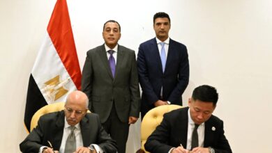 رئيس الوزراء يشهد توقيع عقد إنشاء أول مصنع لإنتاج البطاريات الكهربائية