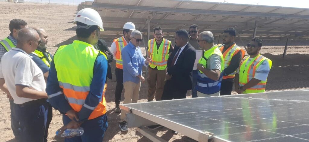 رئيس هيئة الطاقة المتجددة يتفقد مع الوفد السوداني محطة الزعفرانة