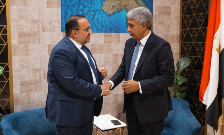 وزير السياحة خلال مباحثاته مع نظيره القبرصي