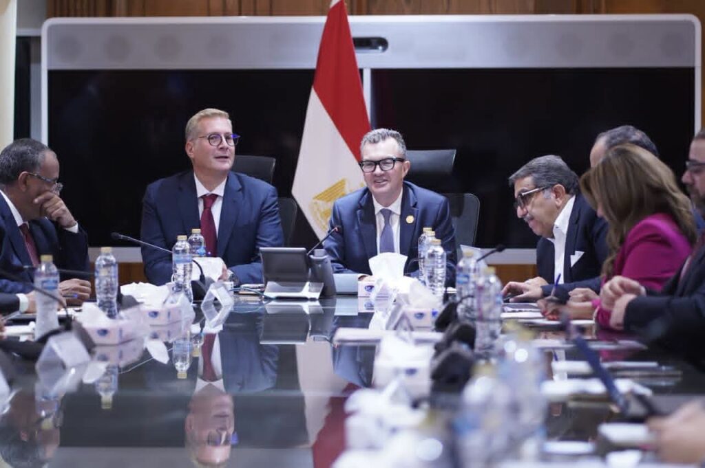 وزيرا التخطيط والبترول يبحثان تطورات أداء قطاع البترول