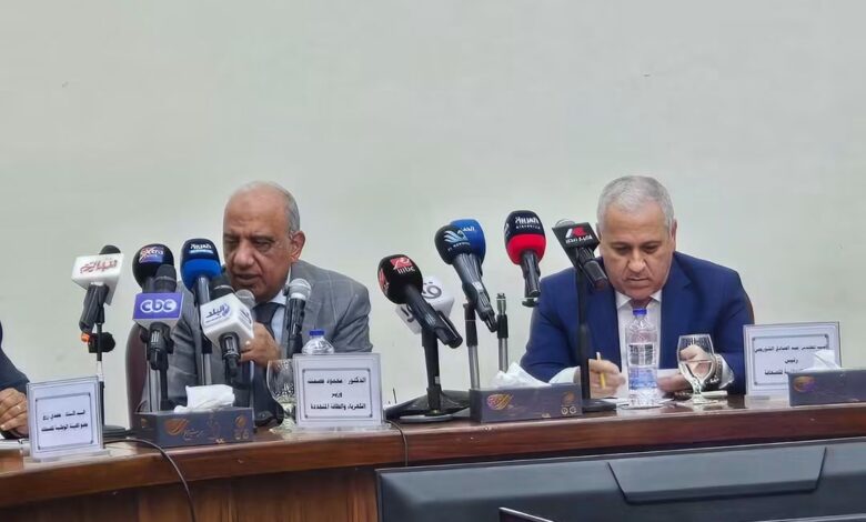 وزير الكهرباء والطاقة المتجددة أثناء الندوة