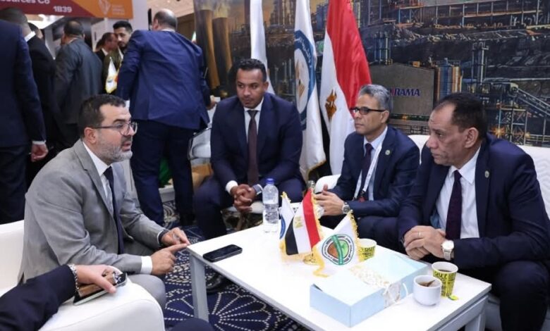 المهندس ناصر شاهين فوسفات مصر أثناء عقد اللقاءات
