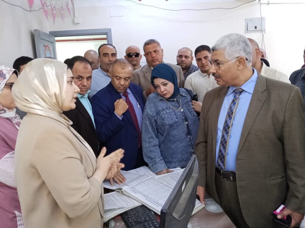 رئيس جنوب الدلتا لتوزيع الكهرباء وقيادات الشركة اثناء تفقد قطاع المنوفية 