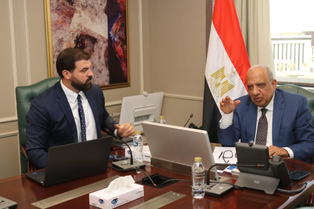 وزير الكهرباء يبحث مع وفد شركة «هيكا داتا الأمريكية 