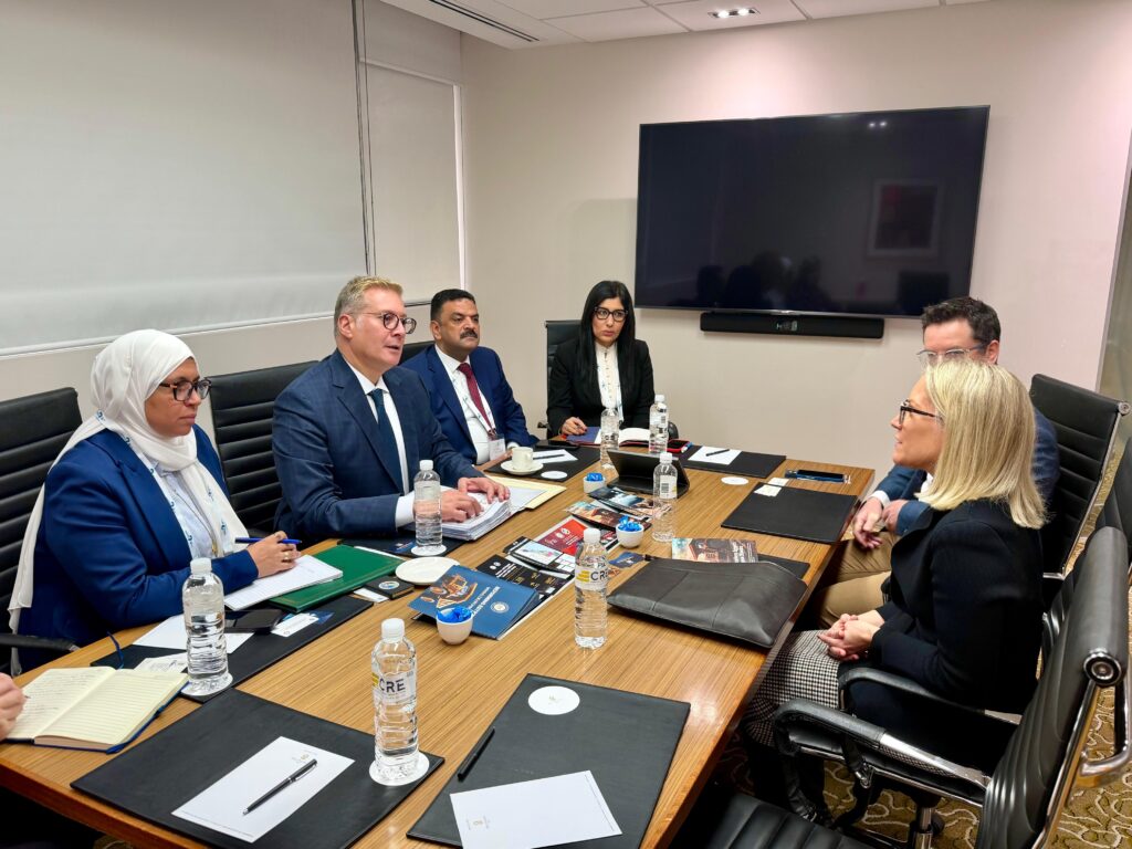 وزير البترول أثناء مباحثاته مع كبرى شركات التعدين العالمية في «بيرث»