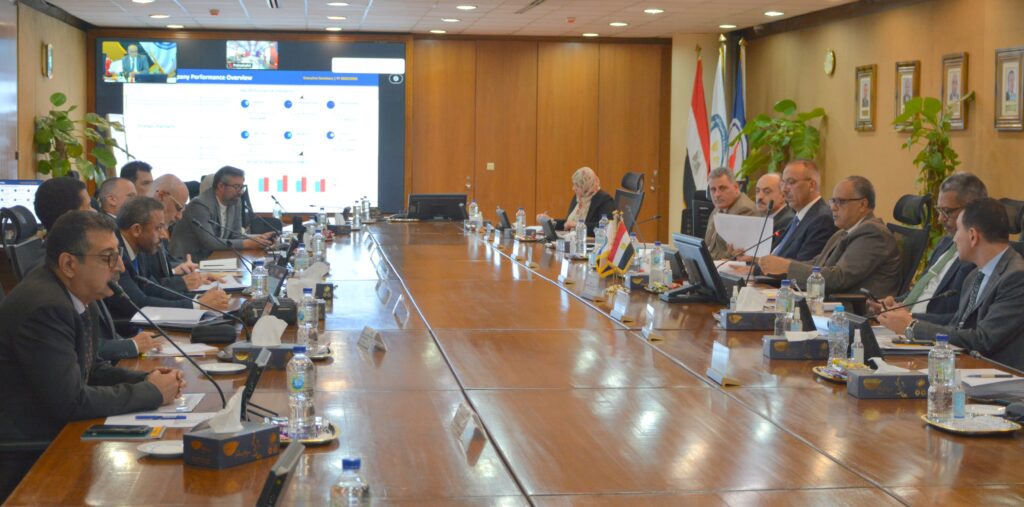 رئيس «هيئة البترول» يشهد اعتماد أعمال «بتروشهد» و«الحمرا أويل»