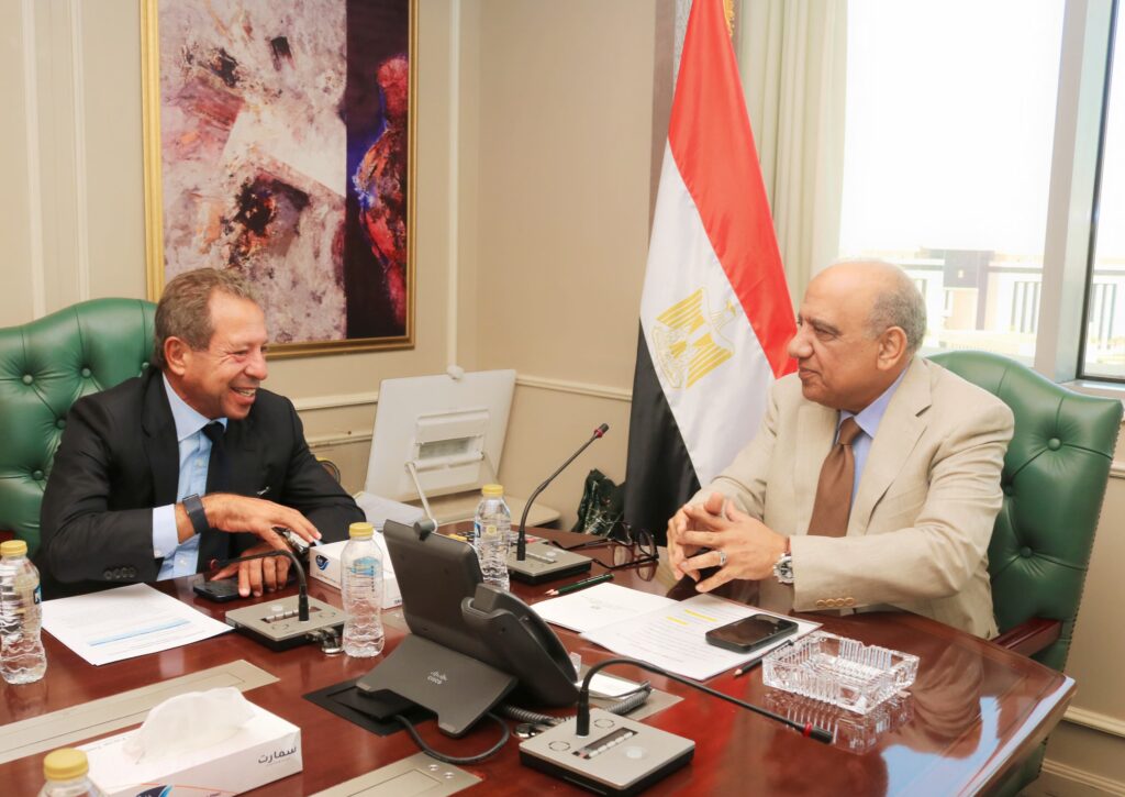 وزير الكهرباء أثناء لقائه مع وفد شركة «أوراسكوم للإنشاءات» برئاسة المهندس أسامة بشاي، الرئيس