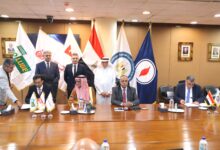 قيادات هيئة البترول أثناء توقيع البروتوكول مع شركة «بترومين» السعودية 