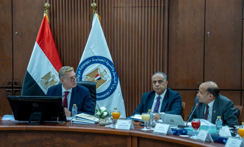 المهندس محمد ماجد رئيس مصر للبترول أثناء انعقاد الجمعية العامة بحضور وزير البترول ورئيس هيئة البترول