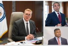وزير البترول والثروة المعدنية أثناء الاجتماع