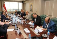 وزير الكهرباء والطاقة المتجددة أثناء مباحثاته مع وزير التخطيط