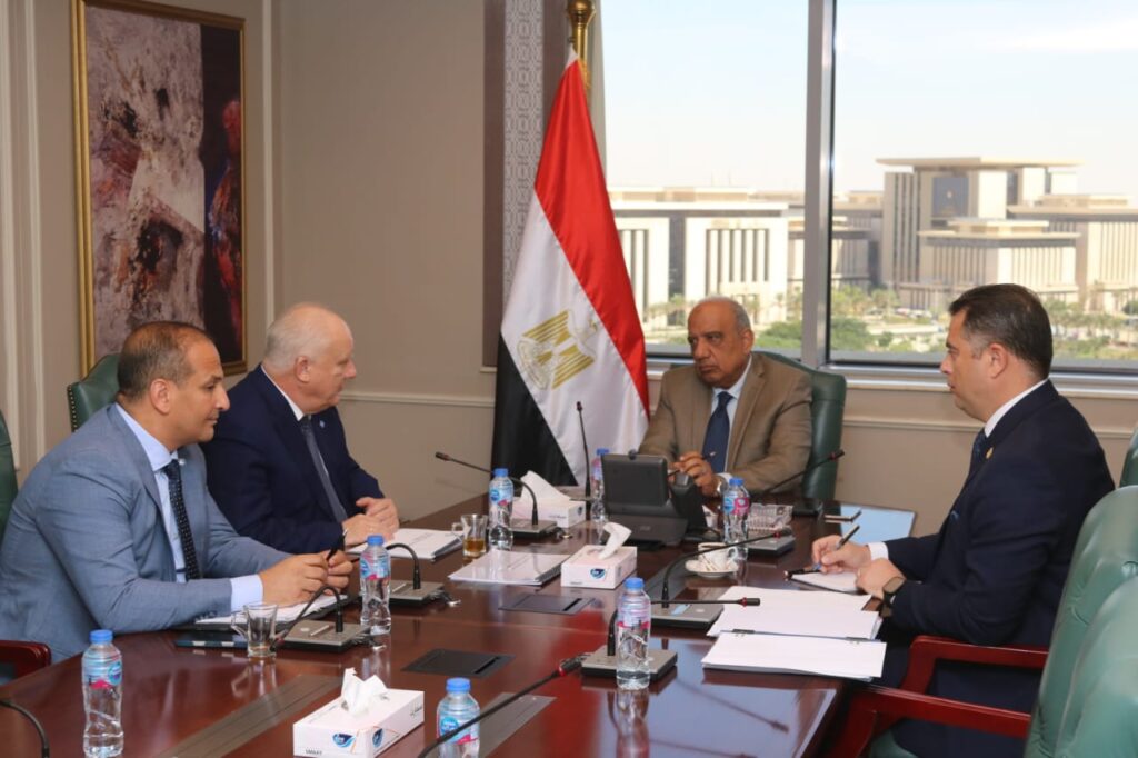 وزير الكهرباء وروساتوم يتابعان تجهيزات استقبال الوقود النووي بالضبعة