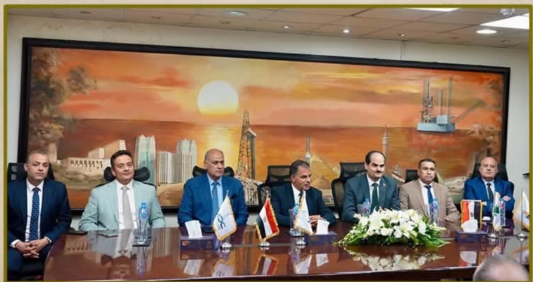 المهندس سيد سليم رئيس إيجاس خلال زيارته للشركة الحديثة للحفر برئاسة المهندس تامر صلاح