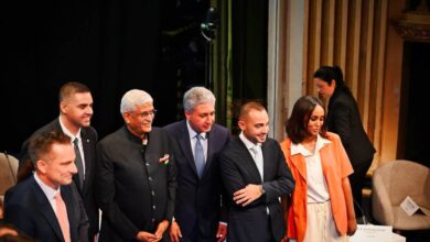 وزير السياحه