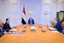 الرئيس السيسي أثناء اجتماعه مع رئيس الوزراء ووزيري البترول والصناعة