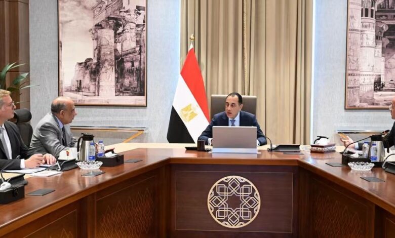 رئيس الوزراء أثناء استعراضه محاور جلسة "مسيرة الطاقة المصرية"
