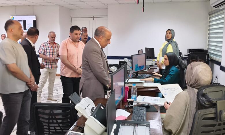 وزير الكهرباء أثناء تفقده قطاع كهرباء العاشر من رمضان