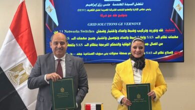 المهندسة مني أثناء توقيع العقد مع شركة Grid Solutions GE VERNOVE
