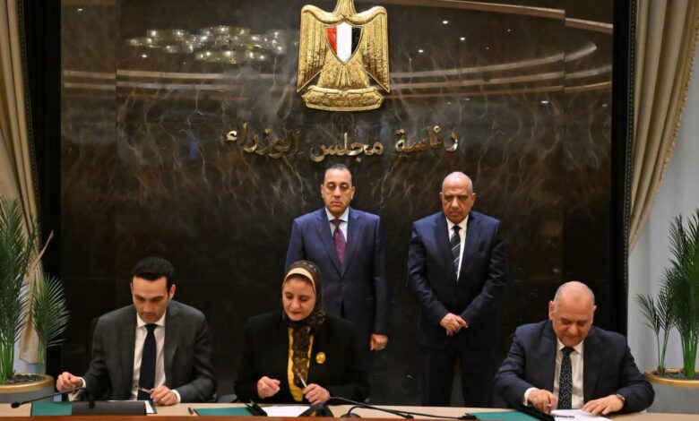 مصر توقع 3 اتفاقيات بشأن تمويل وتنفيذ مشروع «دندرة» للطاقة الشمسية
