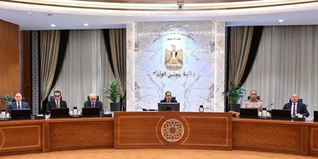 مجلس الوزراء أثناء الموافقة علي المشروعين 